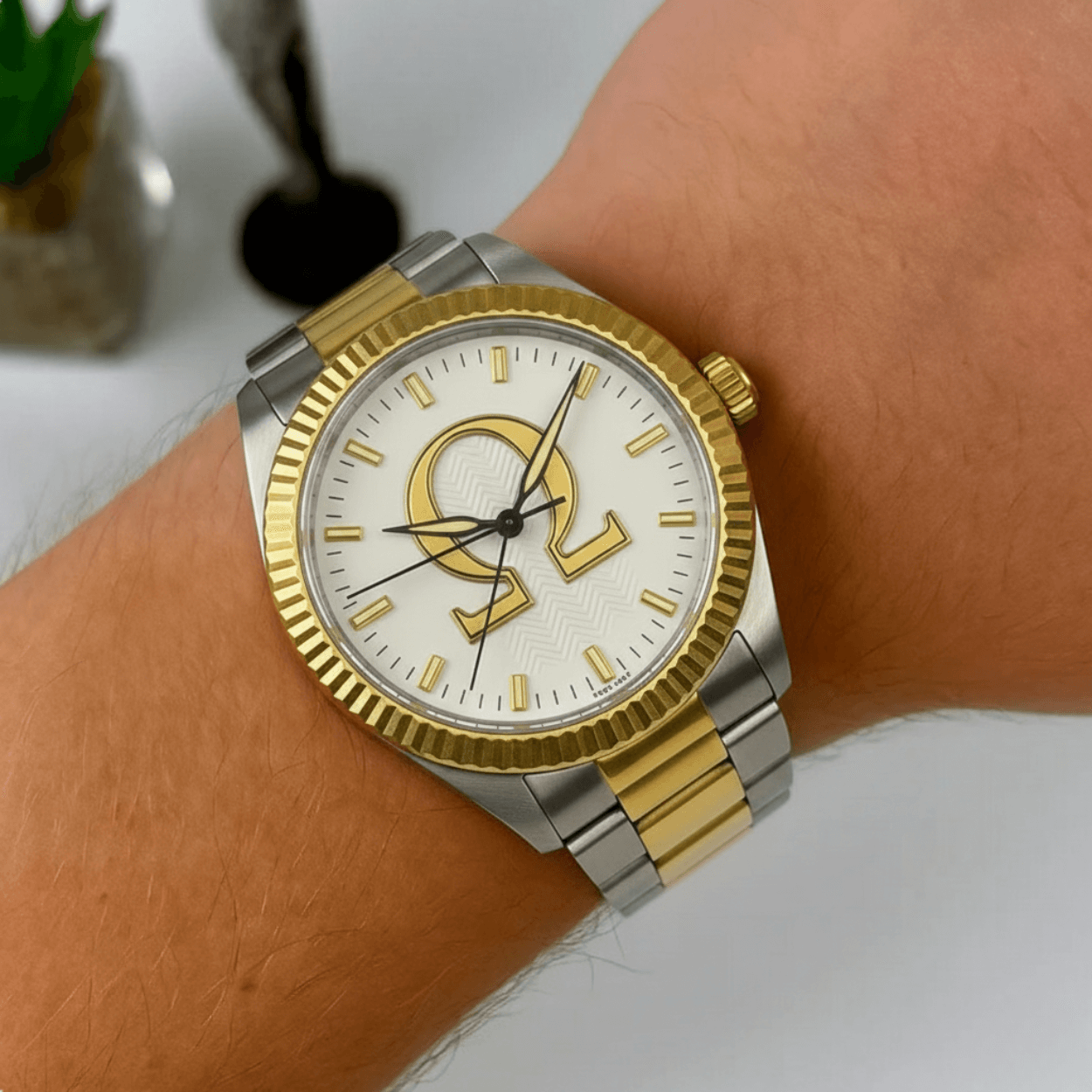 Omega (Gold)